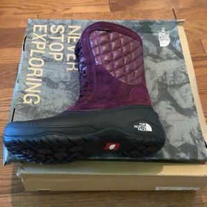 New women’s thermo utility north face boots, 9.5